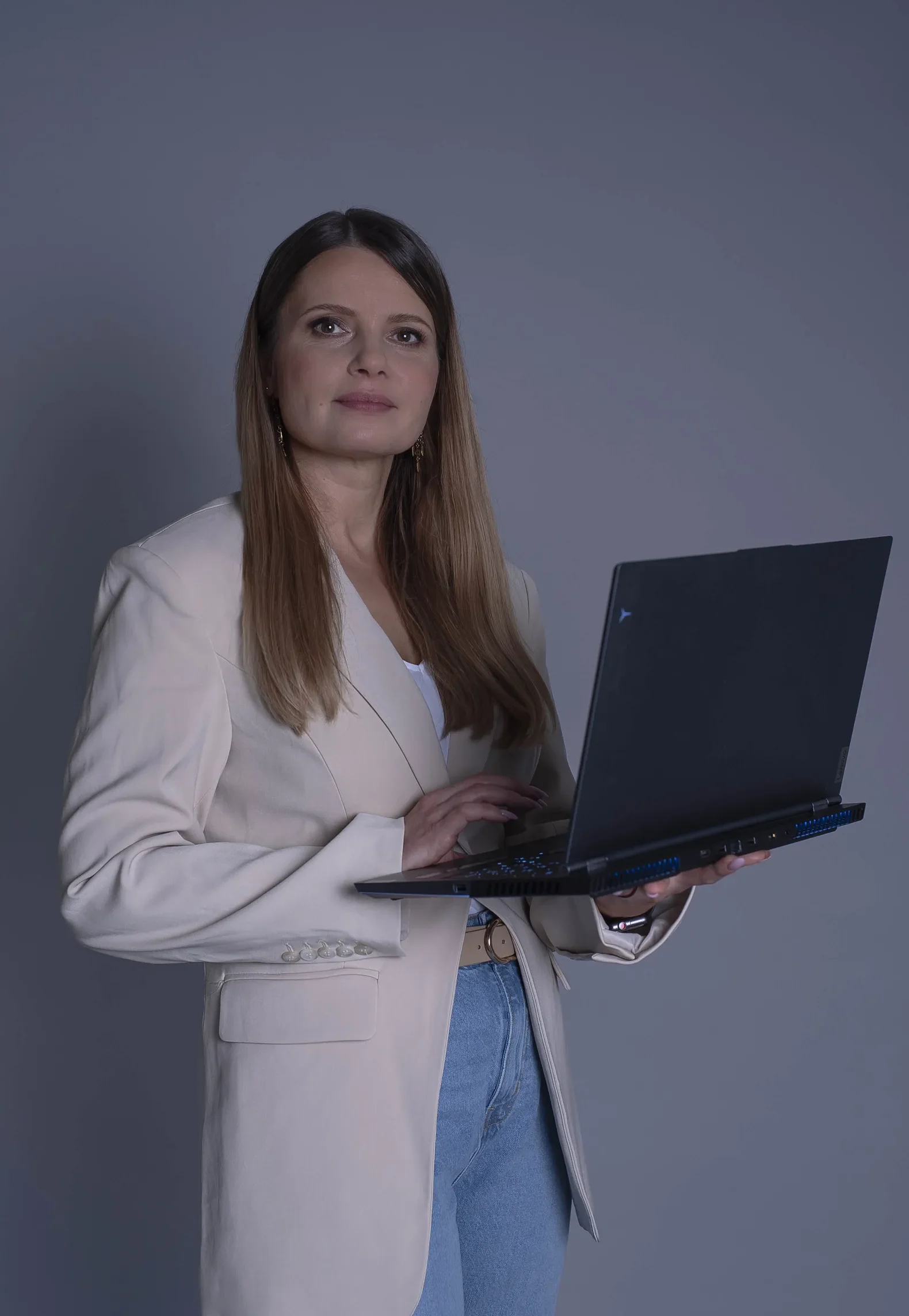 Aleksandra Podzimska - konsulent fra Polsk Socialpædagog klar til at støtte og samarbejde i regionen Sjælland og Fyn, og tilbyder hjælp til at løse sociale problemer.